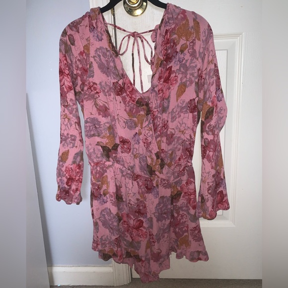 Mossimo Supply Co.- Pink Flower Romper, Size M - Picture 1 of 2